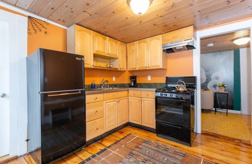 Salem Apartment | *New Omi's 1Br WitchHouse|Dwntown Salem|HocusPocus