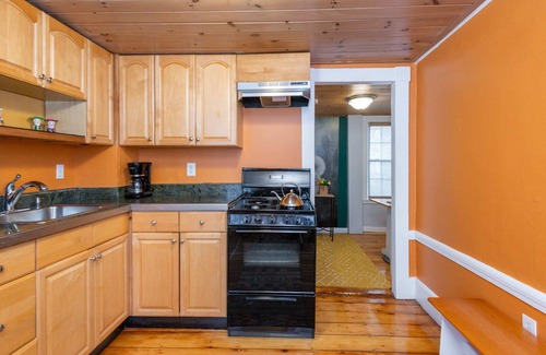 Salem Apartment | *New Omi's 1Br WitchHouse|Dwntown Salem|HocusPocus