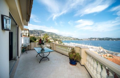 Villefranche-sur-Mer Apartment | NEW ! On Roof top, FRENCH RIVIERA/MONACO.Pool. Fitness. Adults only