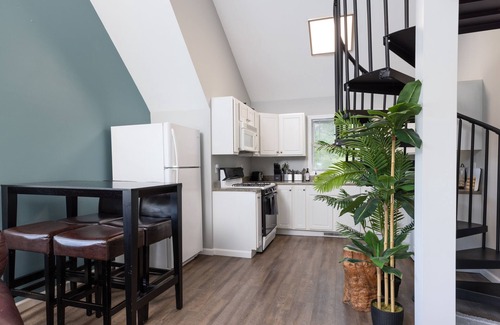 Warrensburg House | NEW! One-of-a-kind The Butterfly Estate Sleeps 24+ Close to LG & Gore!