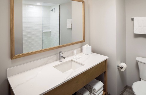 Orono House | New Open Retreat inside UMaine! Perfect for Parents, Students & Professionals
