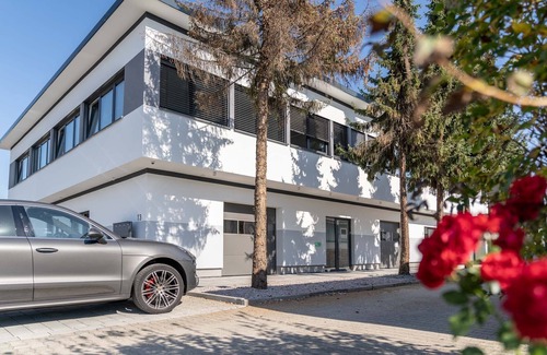 Opfingen Apartment | New opening 2019 modern suite with three bedrooms in a quiet location close to the city