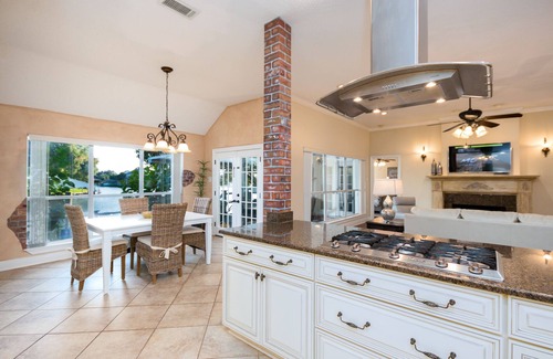 Slidell House | New Orleans Area 5BR 3.5ba with Gourmet Kitchen and Private Boat Dock