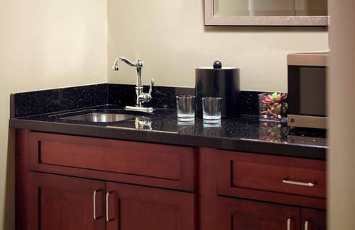 Metairie Hotel | New Orleans Marriott Metairie at Lakeway