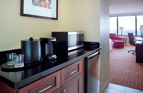 Metairie Hotel | New Orleans Marriott Metairie at Lakeway