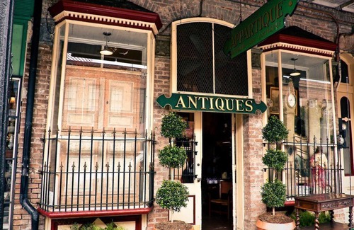 Central Business District Apartment | New Orleans QRTR Stays, 1B/1B with BALCONY, Garage PRG Available! Take a Look.