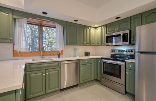 Windham Condo | NEW OUTDOOR HOT TUB! 1-Bedroom Luxury Suite + Full Kitchen - Haus Windham