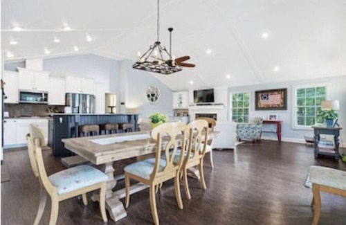 Eatonton House | NEW OWNERS: Family Lakefront Retreat: huge dock/kayak/fish/fire pit/amenities