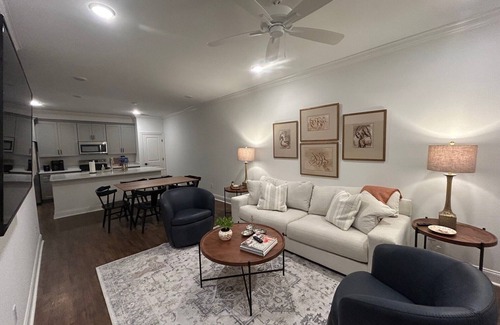 Oxford House | New Oxford Townhome Minutes from Campus and The Square!