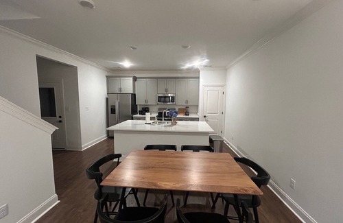 Oxford House | New Oxford Townhome Minutes from Campus and The Square!
