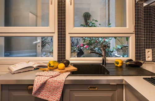 Bonne-Nouvelle Apartment | NEW Paris Centre Historic Chic Suite 2 Bedrooms and 1 Bathroom