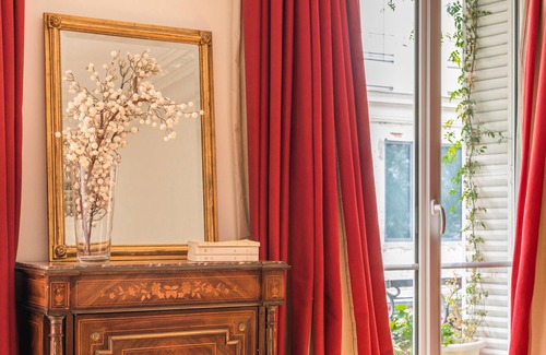 Bonne-Nouvelle Apartment | NEW Paris Centre Historic Chic Suite 2 Bedrooms and 1 Bathroom
