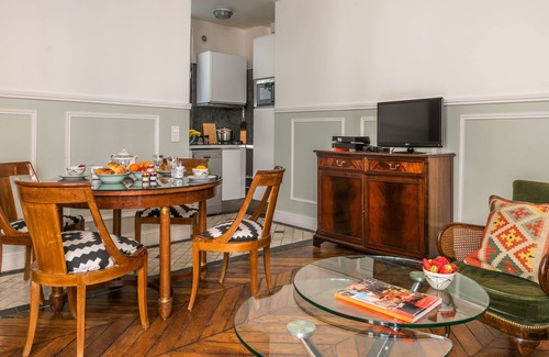Bonne-Nouvelle Apartment | New Paris Centre Historic Marrais Montorgueil Chic Suite Familiale 2 Bedrooms