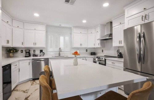 Enterprise House | New! Party House w/Pool & BBQ,Near Airport & Strip
