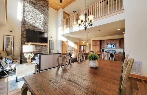 Wolf Laurel House | New! Peaceful Mountain Views, Deck, Trails Nearby