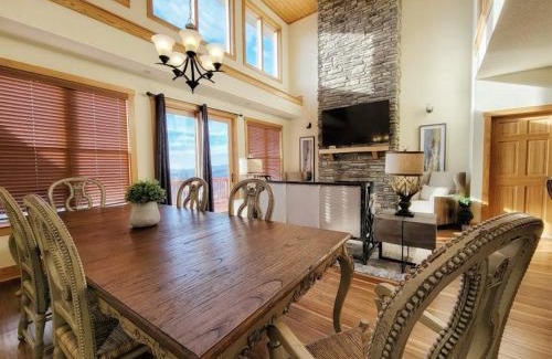 Wolf Laurel House | New! Peaceful Mountain Views, Deck, Trails Nearby