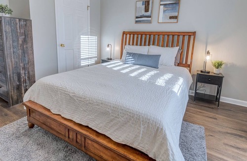 Elizabethton House | NEW! Peaceful Mtn Views, Close to Lake/River, Fast Wifi