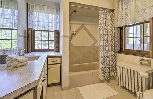 Norwich House | NEW! Peaceful Norwich Home, Proximity to River!