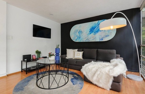 Polanco Apartment | NEW! Penthouse in Polanco for 10 w/ balcony