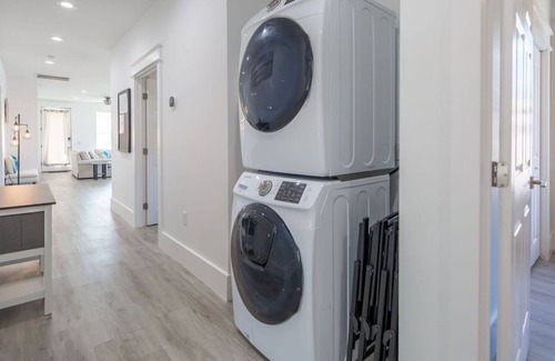 Upper Grand Lagoon House | NEW Pet friendly house-Close to beach and attractions