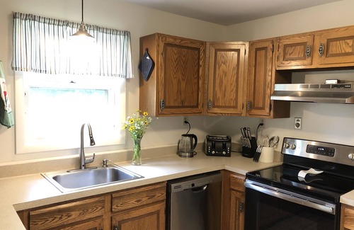 Mystic - New London House | New photos with many updates! Bring your EV cord and adapter! Walk to the fun!