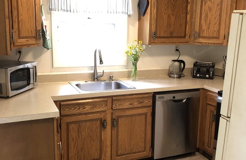 Mystic - New London House | New photos with many updates! Bring your EV cord and adapter! Walk to the fun!