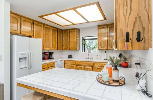 Shaver Lake Cabin | *NEW* Pine Grove Hideaway - family friendly only 1.5 Miles to the lake