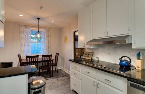 Donelson House | New: Playground: Hot Tub|Games|Pool|Broadway Buzz