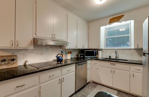 Donelson House | New: Playground: Hot Tub|Games|Pool|Broadway Buzz