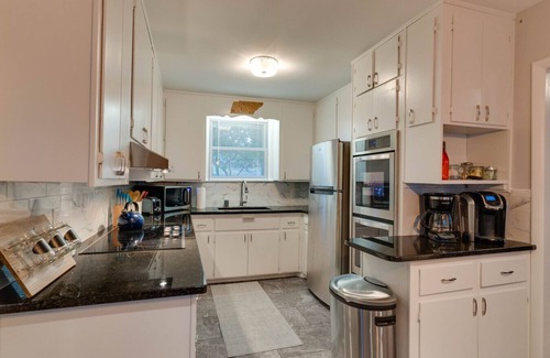 Donelson House | New: Playground: Hot Tub|Games|Pool|Broadway Buzz