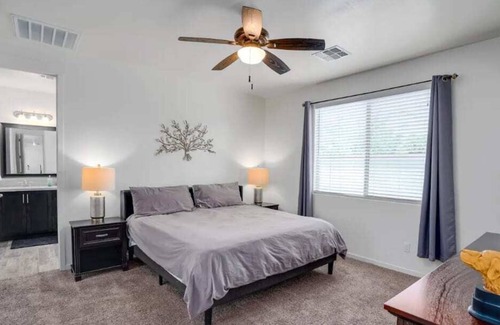 Marley Park House | New! POOL, Grill, King Bed, Park