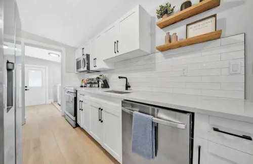 East Naples Cottage | NEW POOL! Naples Home 2 miles to Beach/5th Ave, 2 King Beds, Hot Tub, Bikes