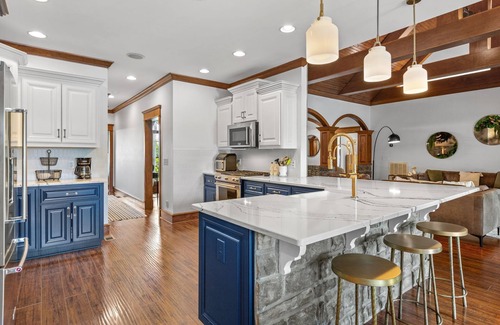 Mount Juliet House | !NEW! Pool, Pizza Oven, Movie Screen