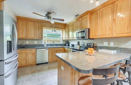 Tall Pines House | New Port Richey Home w/Charcoal Grill Near Hiking