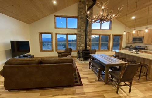 Almont Cabin | New! Premier 3 bedroom cabin in Taylor Park. Base of the Collegiate Mountains.