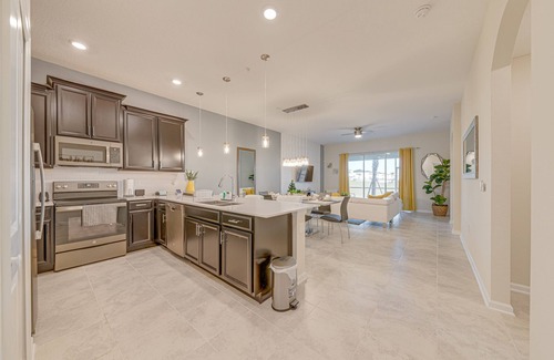Four Corners Villa | NEW PRICE | 2 Bedrooms | 12mi Disney | Free Water Park