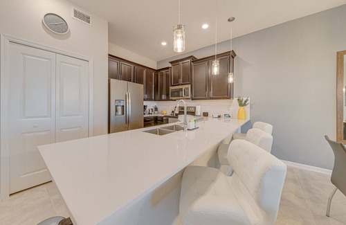 Four Corners Villa | NEW PRICE | 2 Bedrooms | 12mi Disney | Free Water Park