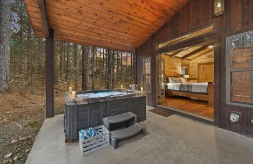 Broken Bow House | NEW Prime Cabin Chateau Hot Tub-Firepit-Sleeps 6