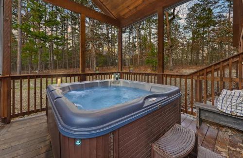 Hochatown House | NEW Prime Cabin Hot Tub-Firepit-Safari Sleeps 8