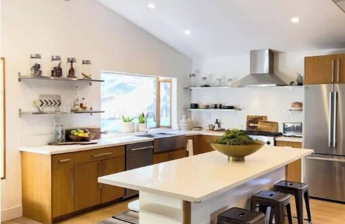 Topanga House | NEW Pristine Designed Home w/Spa Steam Showernn