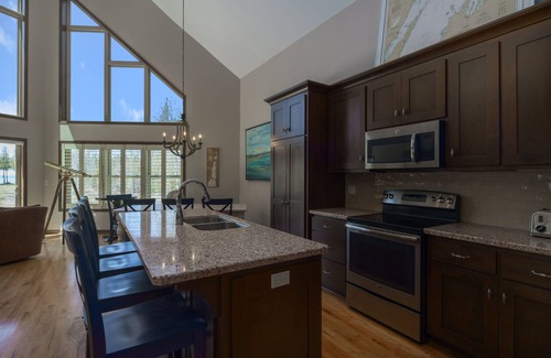 Sturgeon Bay House | NEW Private 3 acre waterfront property directly on the Bay! WEEKLY DISCOUNT 10%