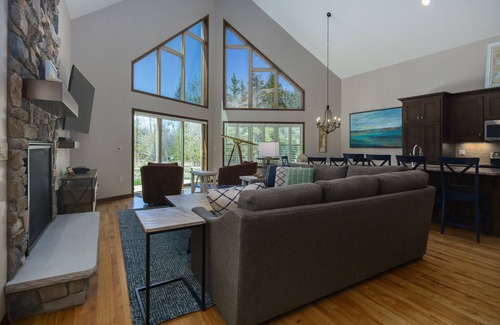 Sturgeon Bay House | NEW Private 3 acre waterfront property directly on the Bay! WEEKLY DISCOUNT 10%