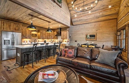 Cashes Valley Cabin | New! Private 3BR cabin*MTN views*Game Room*Firepit