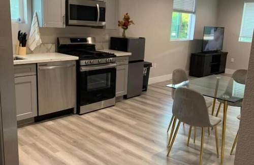 Pico-Union Apartment | NEW PRIVATE ROOM WITH FULL BATH