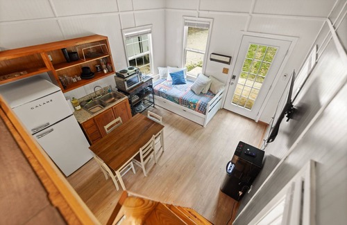 Stanton Cabin | NEW, Promo Pricing - Karmic Loft Woodland Escape