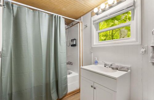 Stanton House | NEW, Promo Pricing - Karmic Loft Woodland Escape