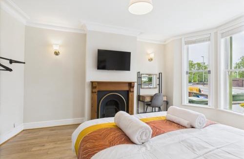 Cheltenham House | NEW Queens Road Property by Signature Stays