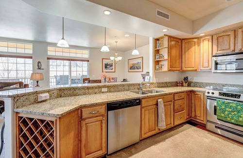 Downtown Leavenworth Condo | NEW - Raven's Nest - DT Leavenworth