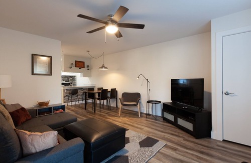 Hood River Condo | New Remodel, 1 BR, 2 bathrooms, sleeps 4, downtown