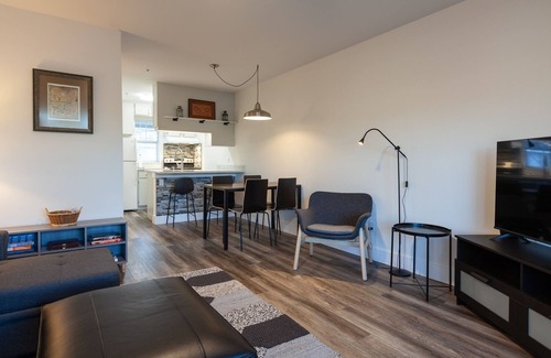Hood River Condo | New Remodel, 1 BR, 2 bathrooms, sleeps 4, downtown